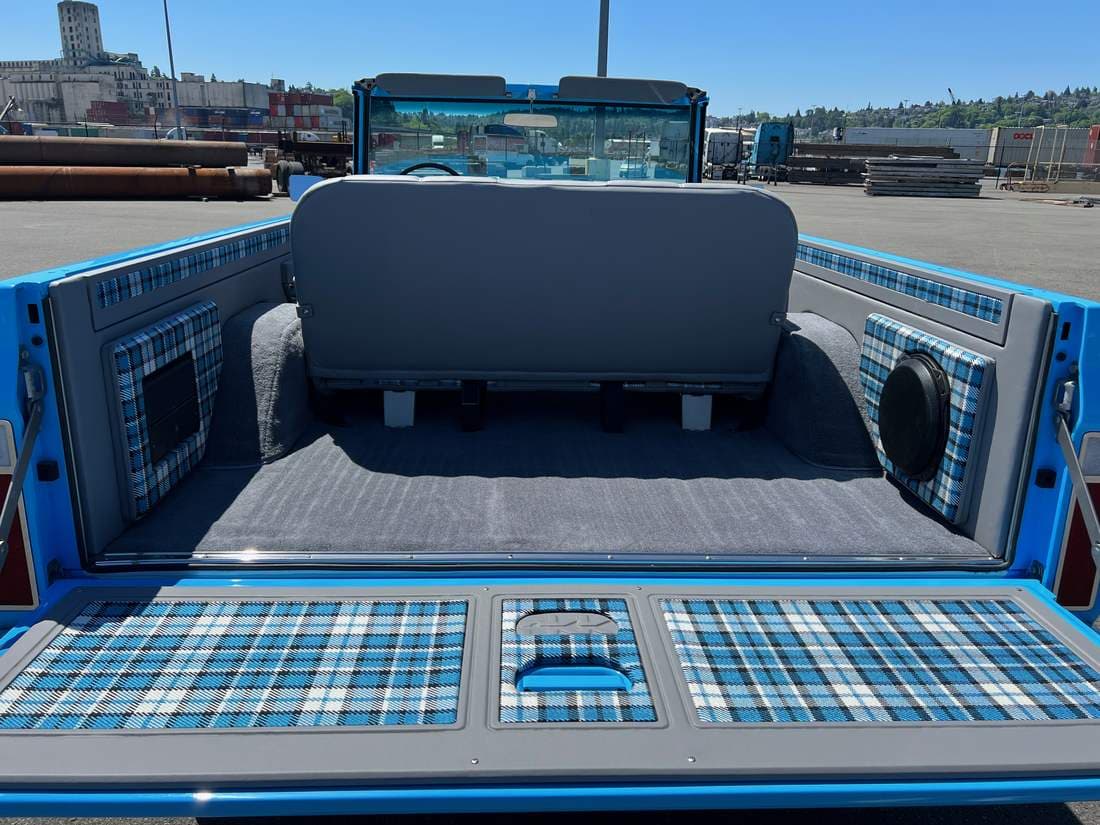 REAR CABIN — OUTDOOR