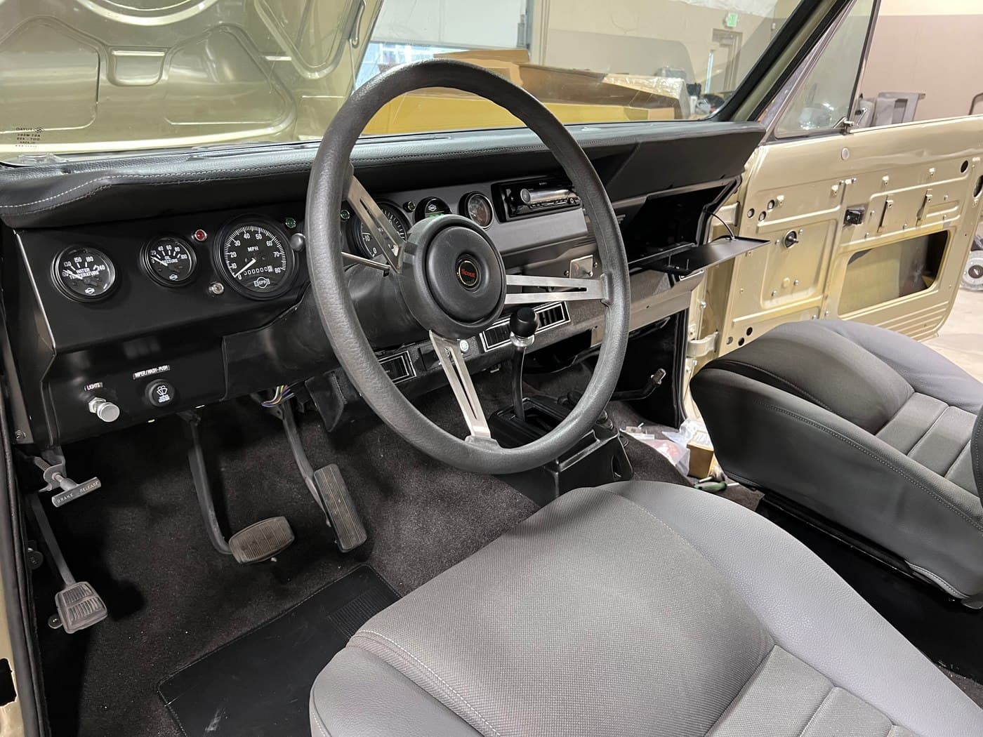 INTERIOR — DASH